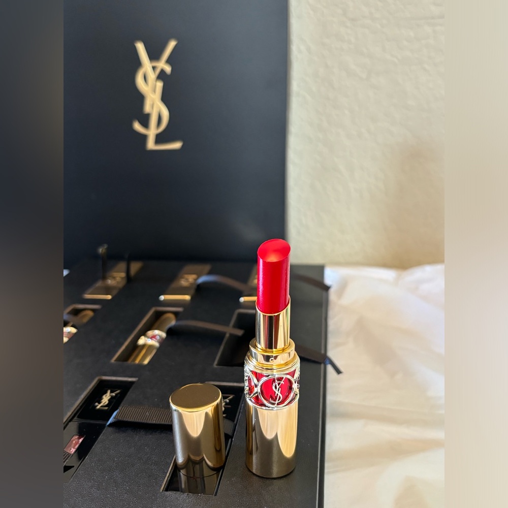 ❗️SALE❗️✨Yves Saint Laurent Rouge Volupté Shine Lipstick -#04 Bold & Vibrant!